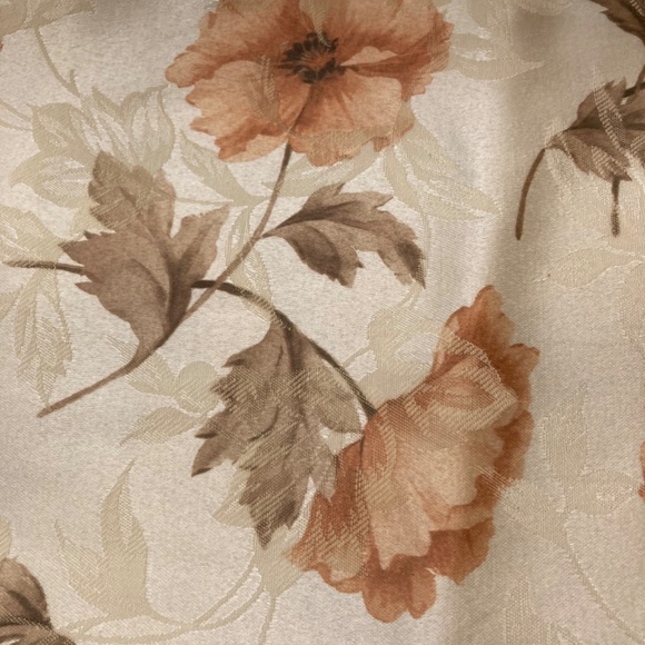 Tablecloth Measures 59”x83” with Matching Runner 12.5”x29” EUC Very Elegant - Picture 2 of 5